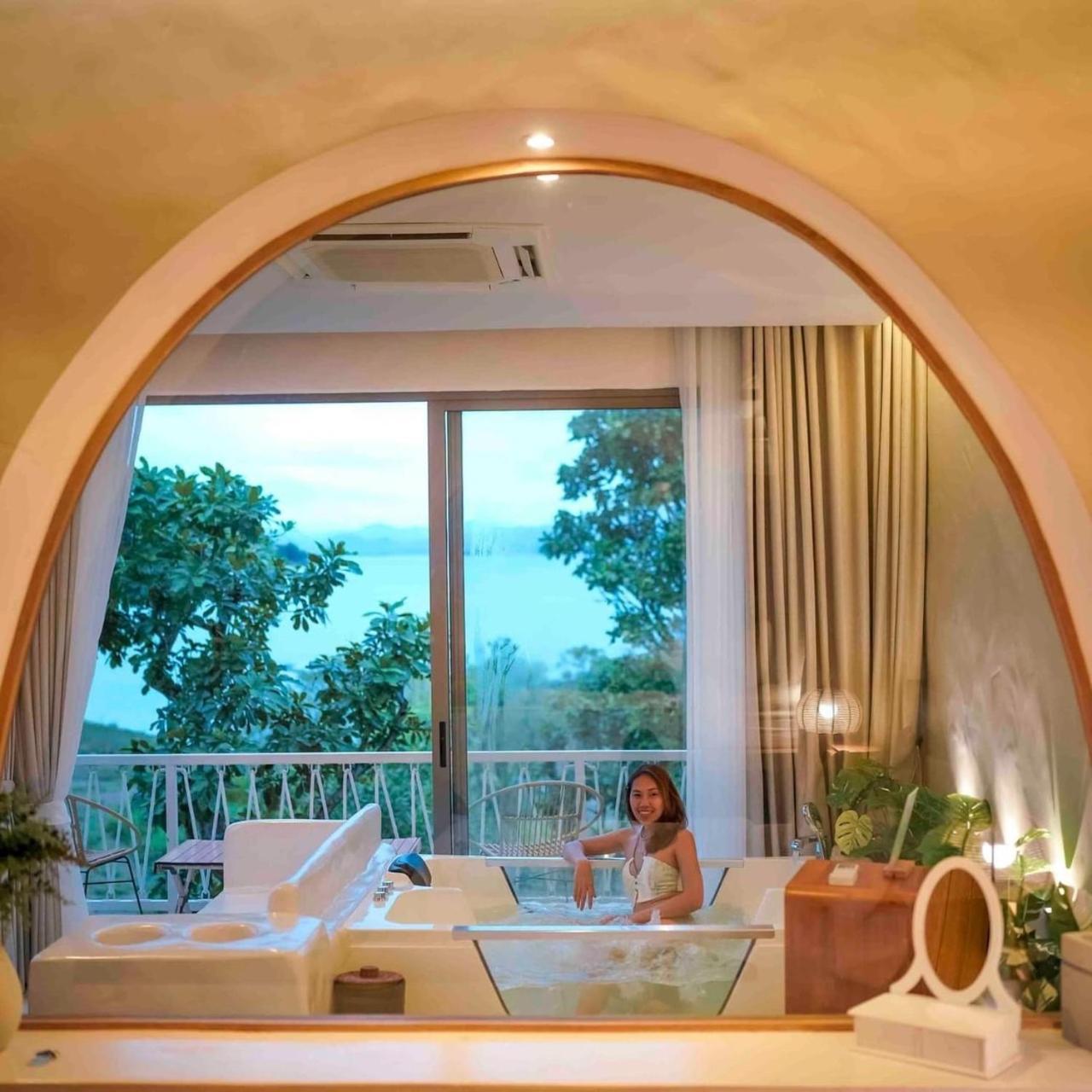 Le La Lake Resort And Spa Kaeng Kachan Bagian luar foto