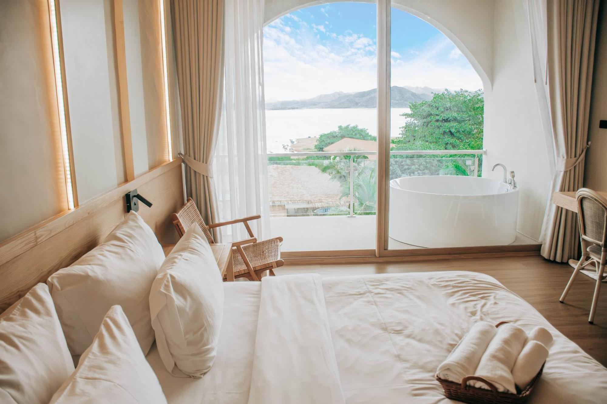 Le La Lake Resort And Spa Kaeng Kachan Bagian luar foto