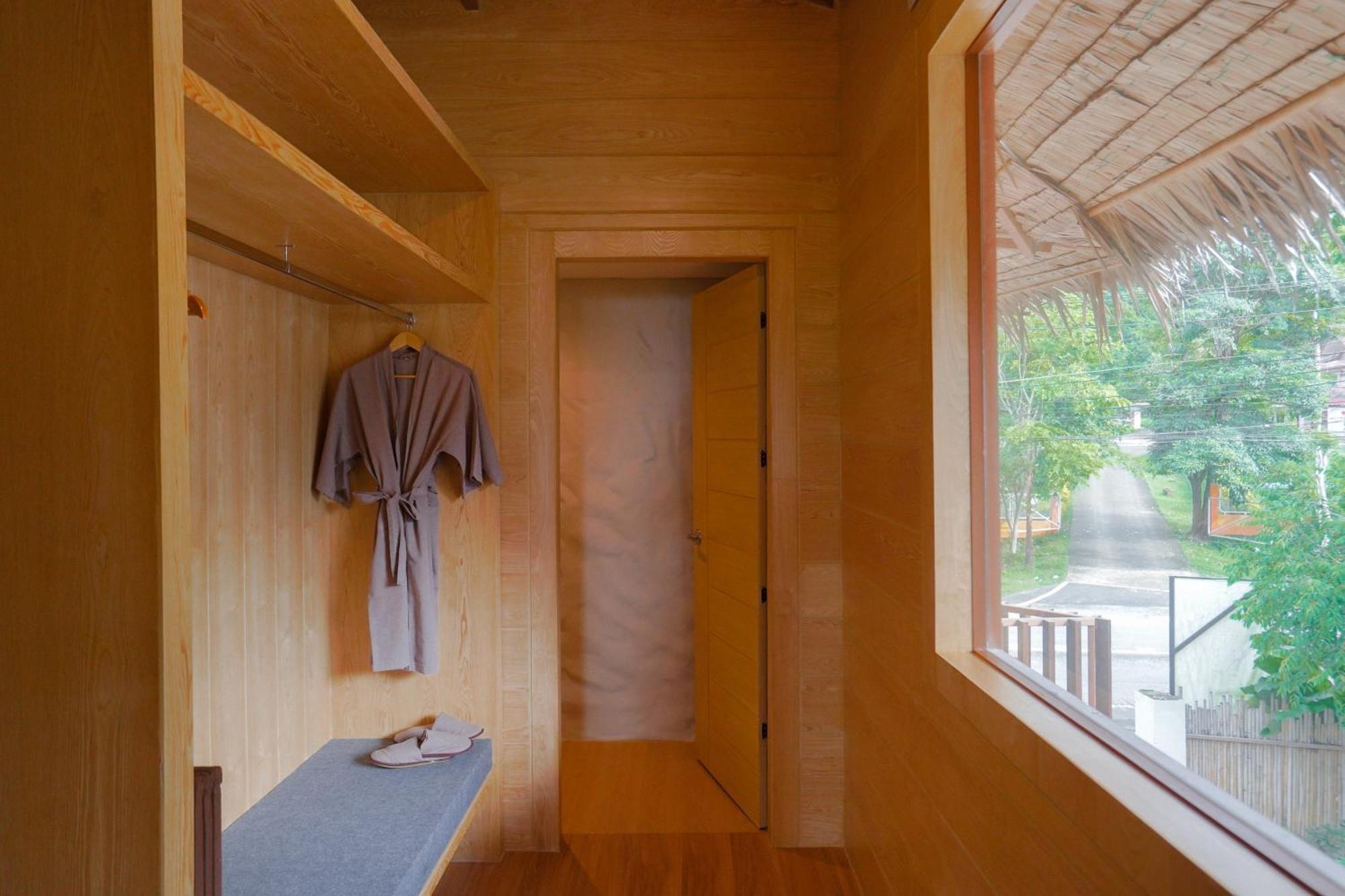 Le La Lake Resort And Spa Kaeng Kachan Bagian luar foto