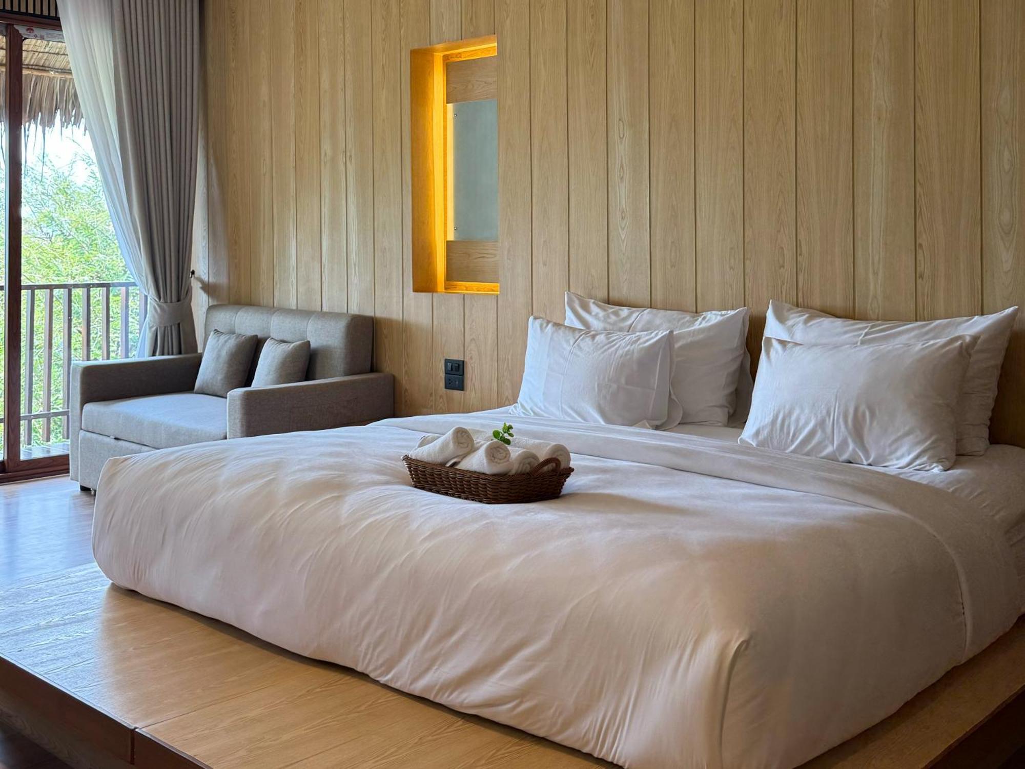 Le La Lake Resort And Spa Kaeng Kachan Bagian luar foto